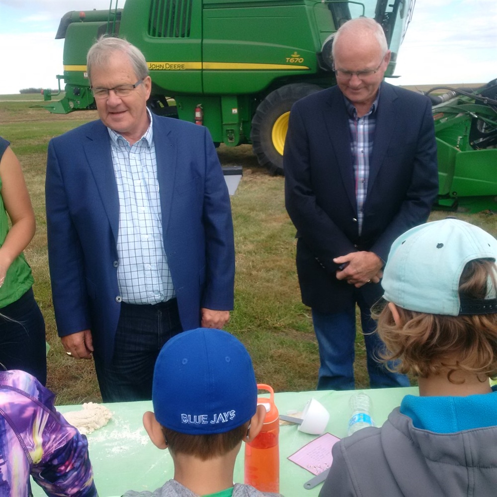 Federal and Provincial Agriculture Ministers Visit Food Farm